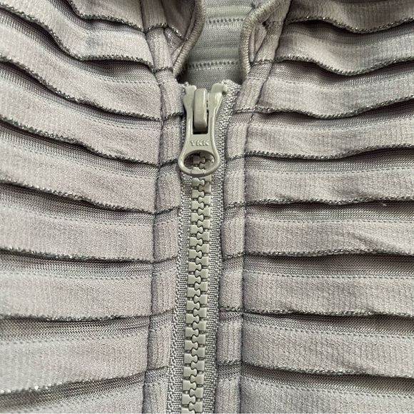 Clara Sunwoo Dove Grey Boutique Metallic Sheer Double Zip Tiered Top Jacket Fun - Picture 7 of 16